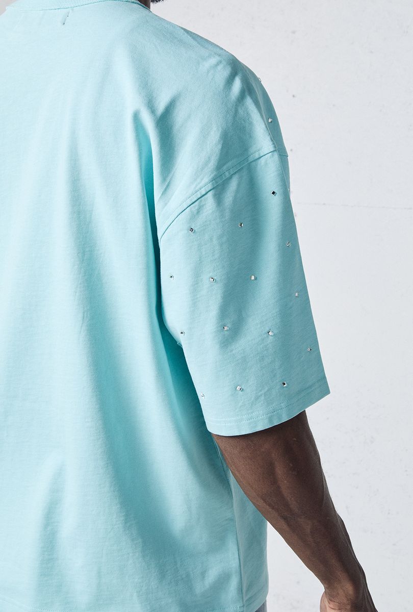 Casual cool outfit styled with a loose fit T-shirt