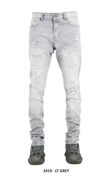 Trending ripped jeans outfit 2026 streetwear fashion look
