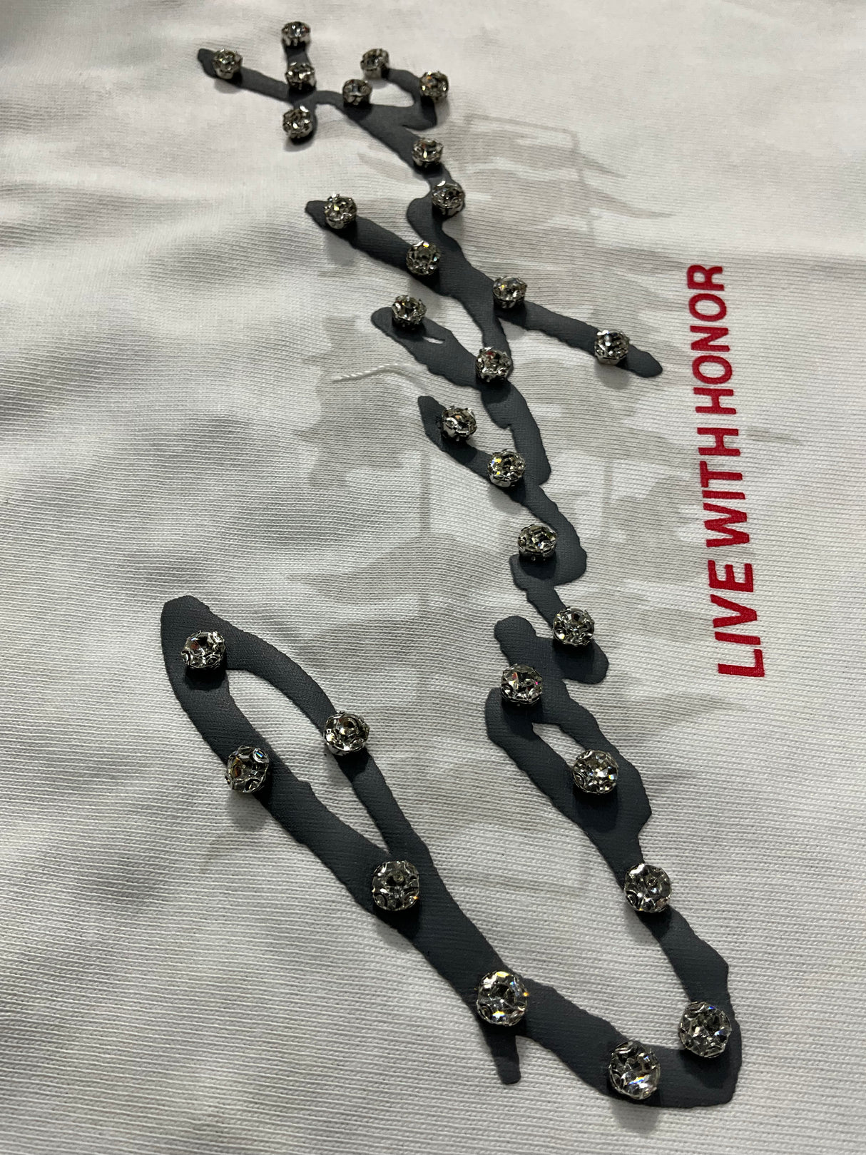 trendy white t shirt rhinestone live with honor design streetwear